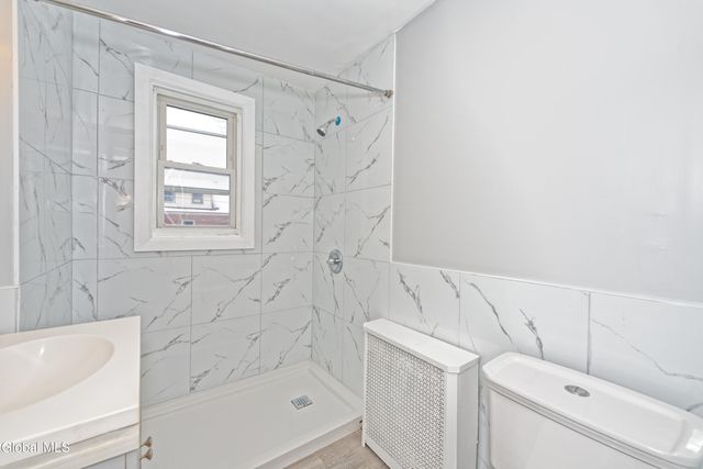 7 Pinehurst Road, Colonie, NY 12205