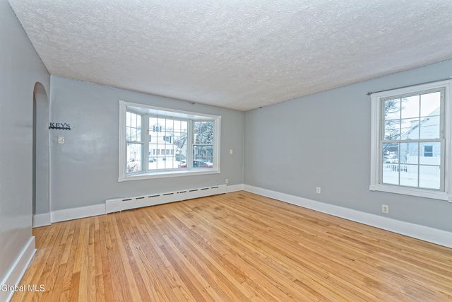 7 Pinehurst Road, Colonie, NY 12205