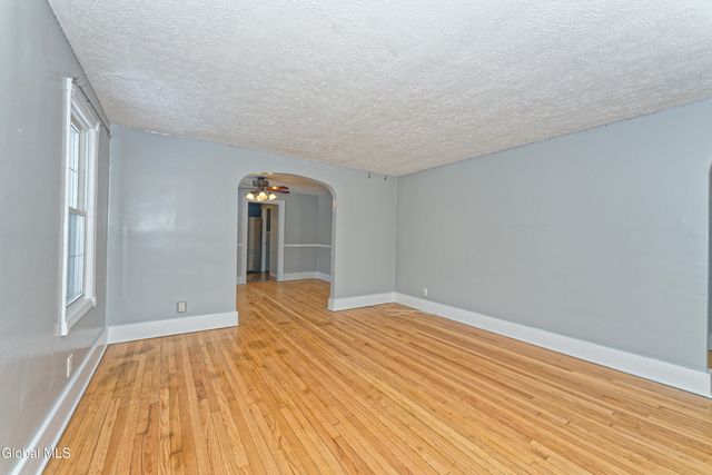 7 Pinehurst Road, Colonie, NY 12205