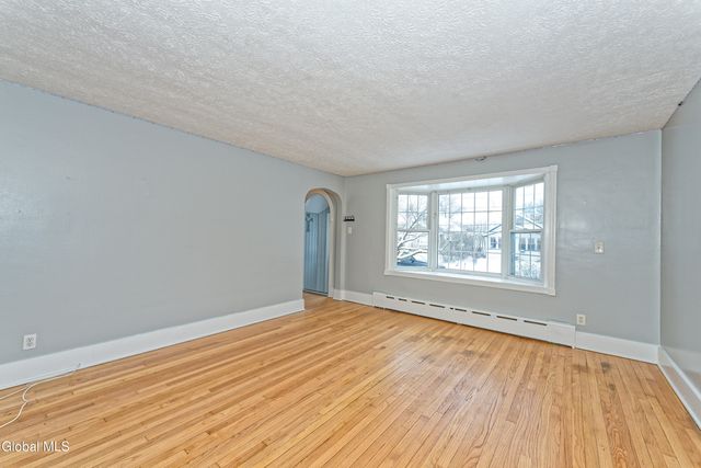 7 Pinehurst Road, Colonie, NY 12205