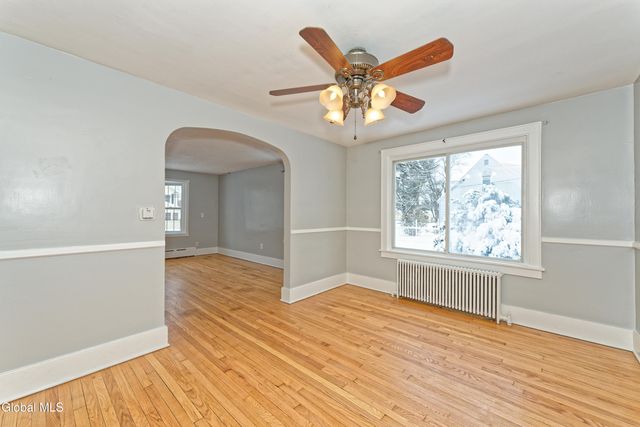 7 Pinehurst Road, Colonie, NY 12205