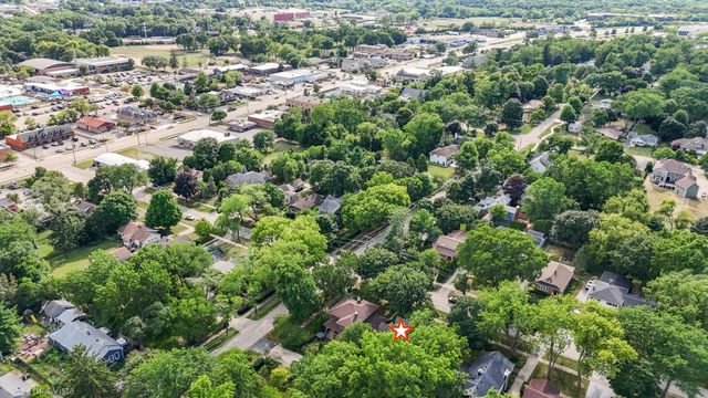 709 Prospect Avenue, Barrington, IL 60010