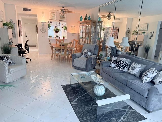 6241 POINTE REGAL Circle 404, Delray Beach, FL 33484