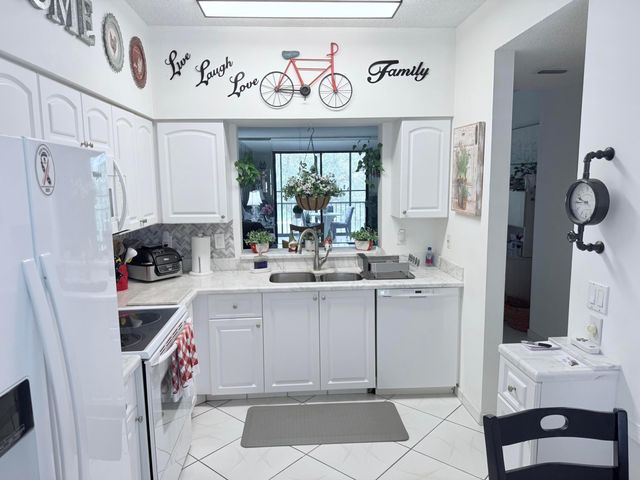 6241 POINTE REGAL Circle 404, Delray Beach, FL 33484