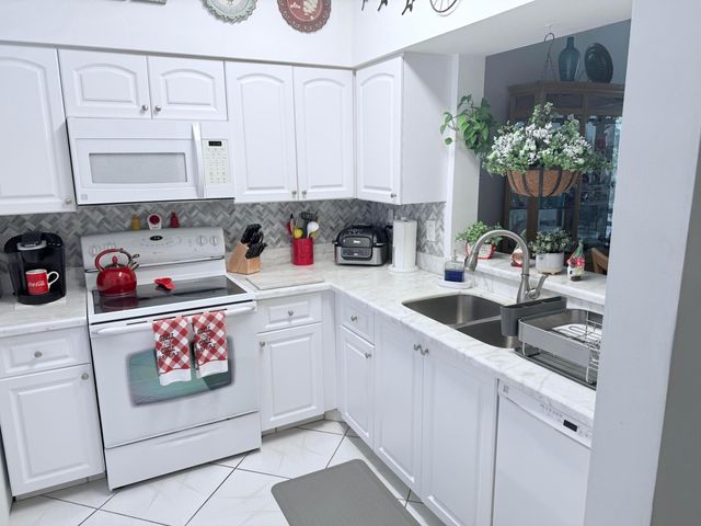 6241 POINTE REGAL Circle 404, Delray Beach, FL 33484