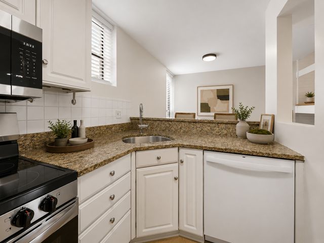 636 W Webster Avenue 304, Chicago, IL 60614