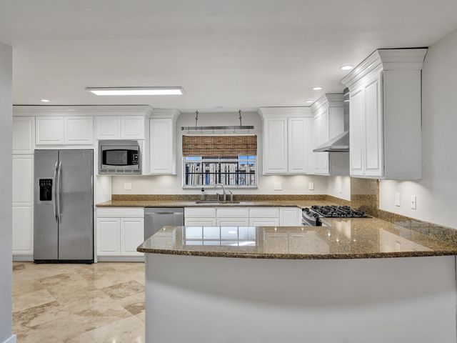 4440 NE 17th Terrace, Oakland Park, FL 33334