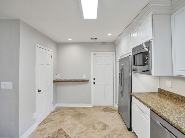 4440 NE 17th Terrace, Oakland Park, FL 33334