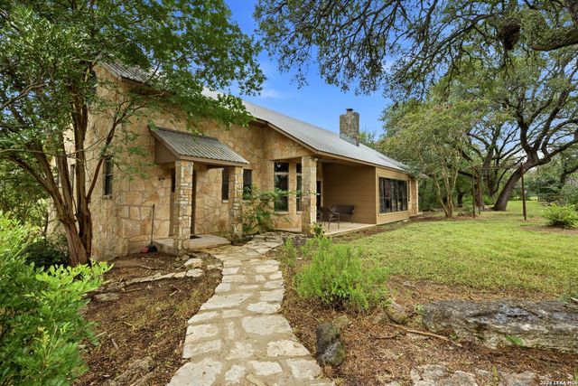 2939 Rolling Oaks Dr, New Braunfels, TX 78132