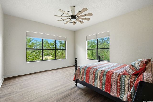 2939 Rolling Oaks Dr, New Braunfels, TX 78132