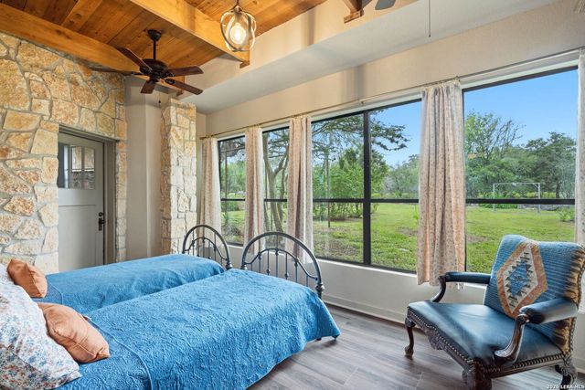2939 Rolling Oaks Dr, New Braunfels, TX 78132