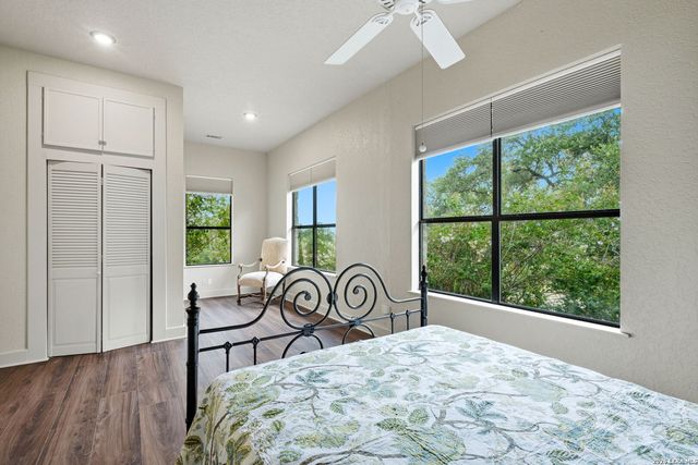 2939 Rolling Oaks Dr, New Braunfels, TX 78132