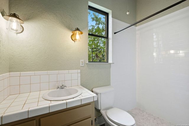 2939 Rolling Oaks Dr, New Braunfels, TX 78132