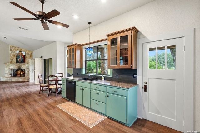 2939 Rolling Oaks Dr, New Braunfels, TX 78132