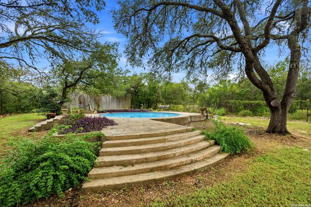 2939 Rolling Oaks Dr, New Braunfels, TX 78132