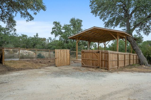 2939 Rolling Oaks Dr, New Braunfels, TX 78132