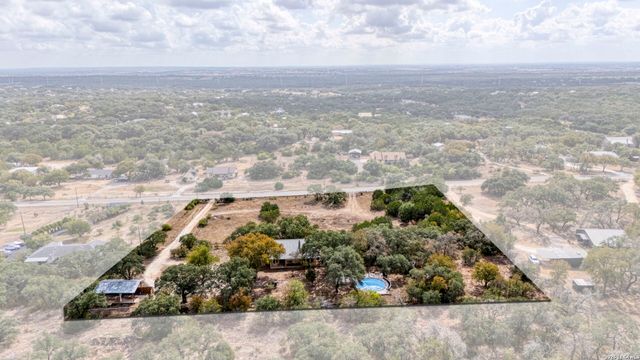 2939 Rolling Oaks Dr, New Braunfels, TX 78132