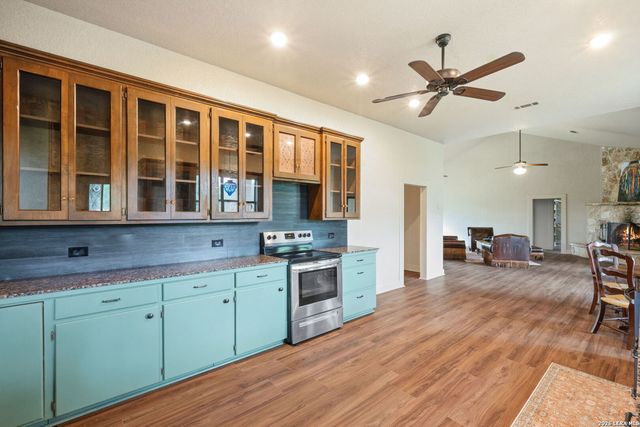 2939 Rolling Oaks Dr, New Braunfels, TX 78132