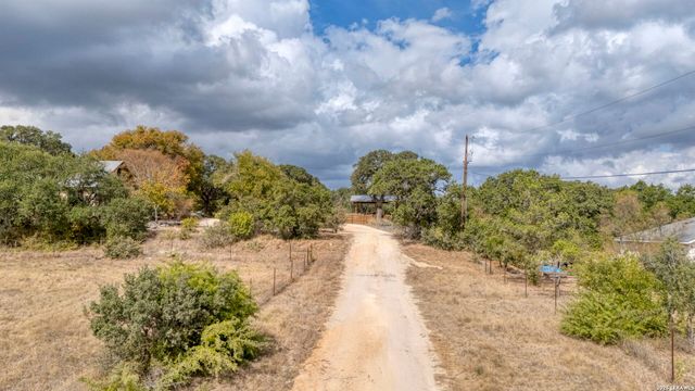 2939 Rolling Oaks Dr, New Braunfels, TX 78132