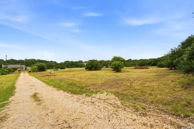 2939 Rolling Oaks Dr, New Braunfels, TX 78132