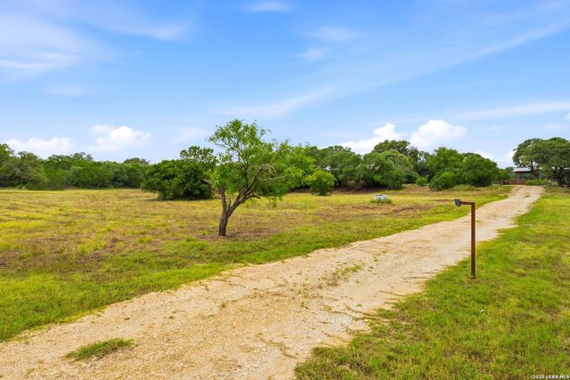 2939 Rolling Oaks Dr, New Braunfels, TX 78132