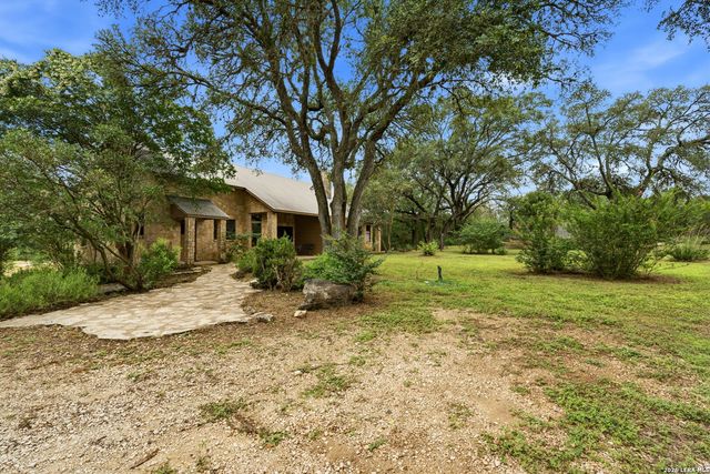 2939 Rolling Oaks Dr, New Braunfels, TX 78132