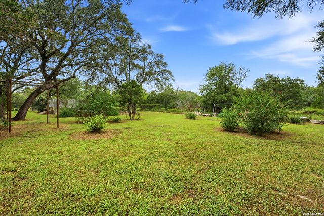 2939 Rolling Oaks Dr, New Braunfels, TX 78132