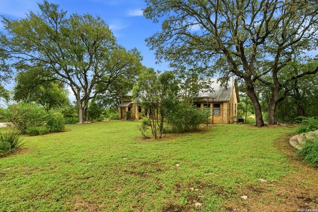 2939 Rolling Oaks Dr, New Braunfels, TX 78132