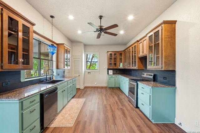 2939 Rolling Oaks Dr, New Braunfels, TX 78132