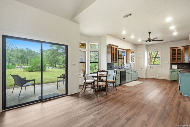 2939 Rolling Oaks Dr, New Braunfels, TX 78132