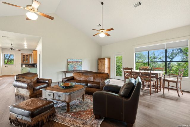 2939 Rolling Oaks Dr, New Braunfels, TX 78132