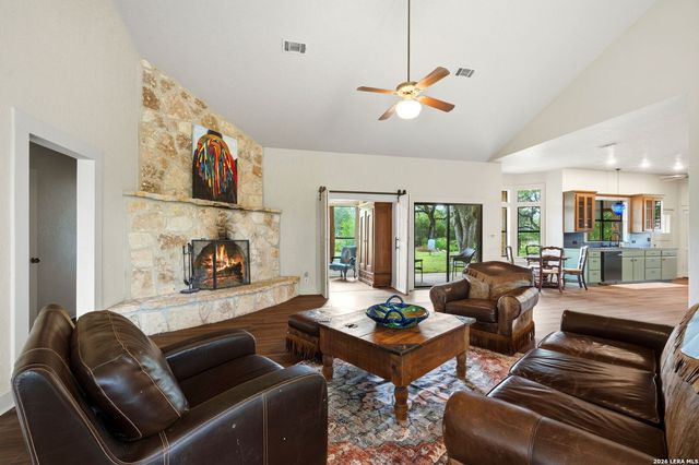 2939 Rolling Oaks Dr, New Braunfels, TX 78132