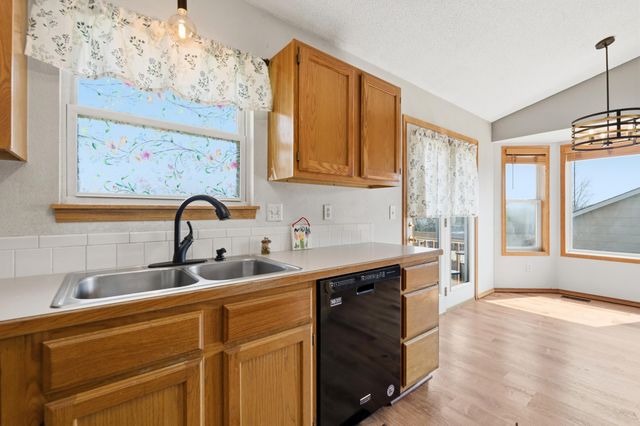 4044 Farmstead St, Bel Aire, KS 67220