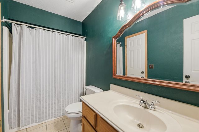 4044 Farmstead St, Bel Aire, KS 67220