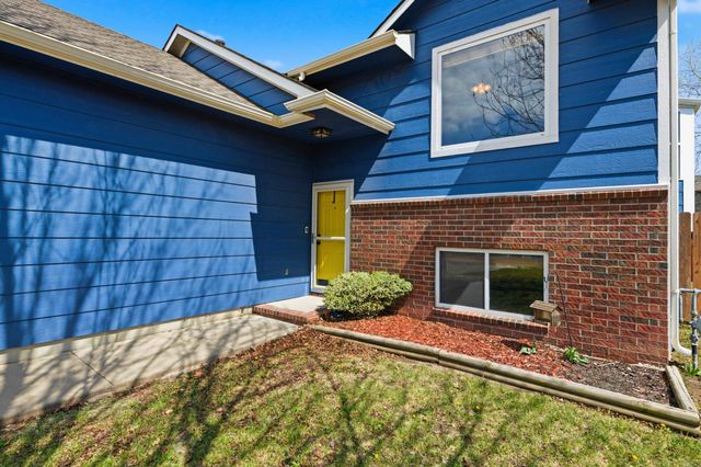 4044 Farmstead St, Bel Aire, KS 67220