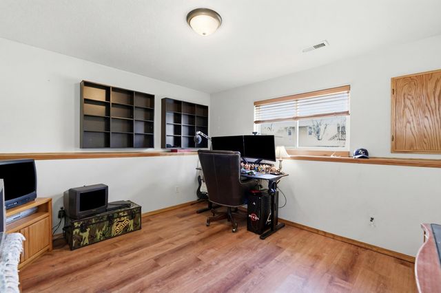 4044 Farmstead St, Bel Aire, KS 67220