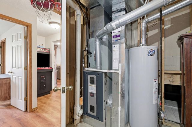 4044 Farmstead St, Bel Aire, KS 67220