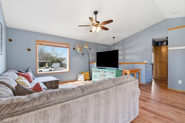 4044 Farmstead St, Bel Aire, KS 67220