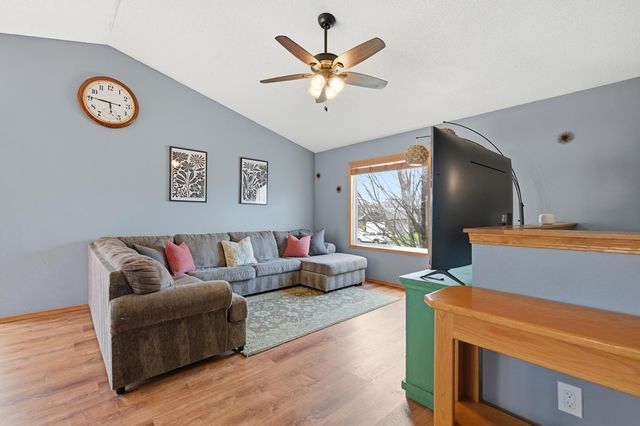 4044 Farmstead St, Bel Aire, KS 67220