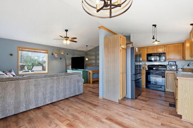 4044 Farmstead St, Bel Aire, KS 67220