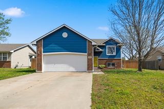 4044 Farmstead St, Bel Aire, KS 67220