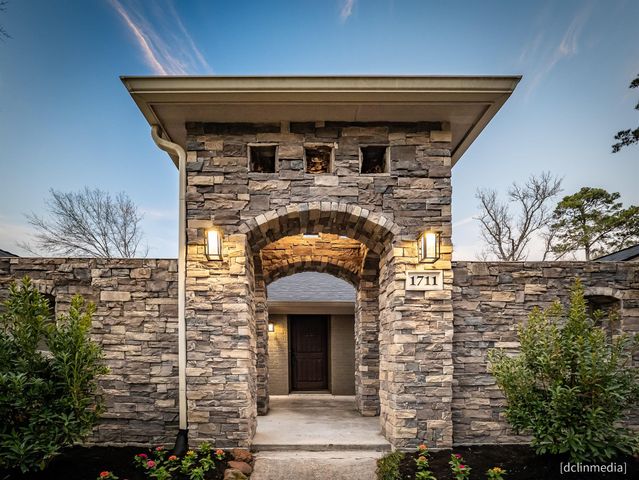 1711 Palomino Lane, Kingwood, TX 77339