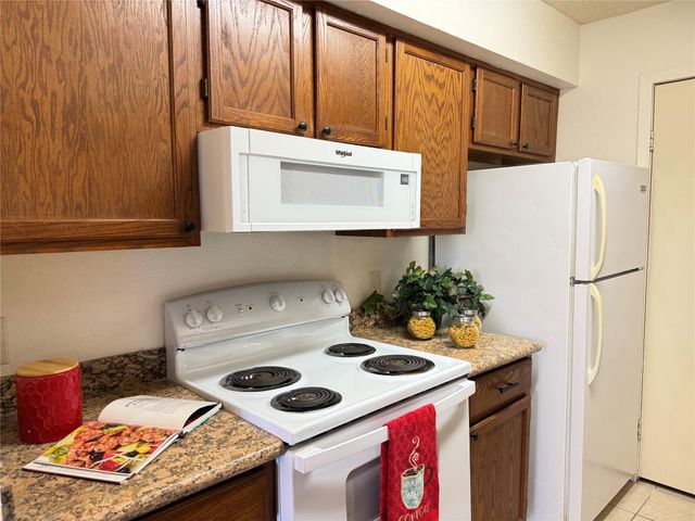 17401 Red Oak Drive 61, Houston, TX 77090