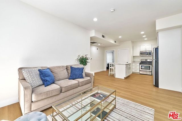 2321 W 10th Street 102, Los Angeles, CA 90006