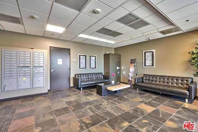 2321 W 10th Street 102, Los Angeles, CA 90006