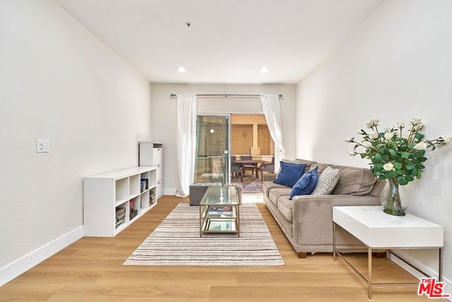 2321 W 10th Street 102, Los Angeles, CA 90006