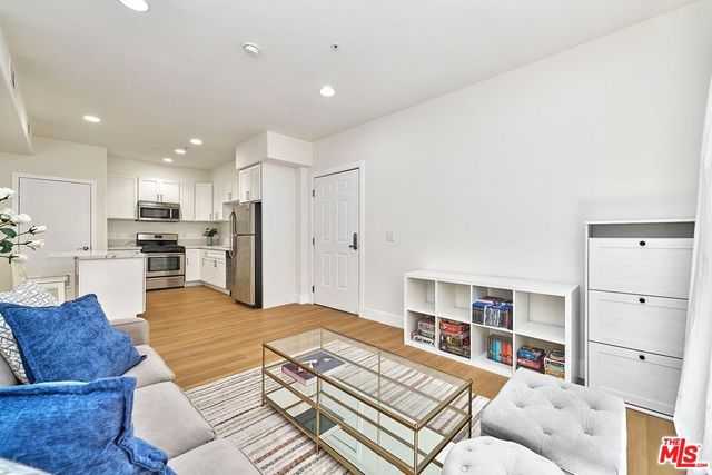 2321 W 10th Street 102, Los Angeles, CA 90006