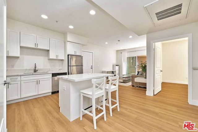2321 W 10th Street 102, Los Angeles, CA 90006