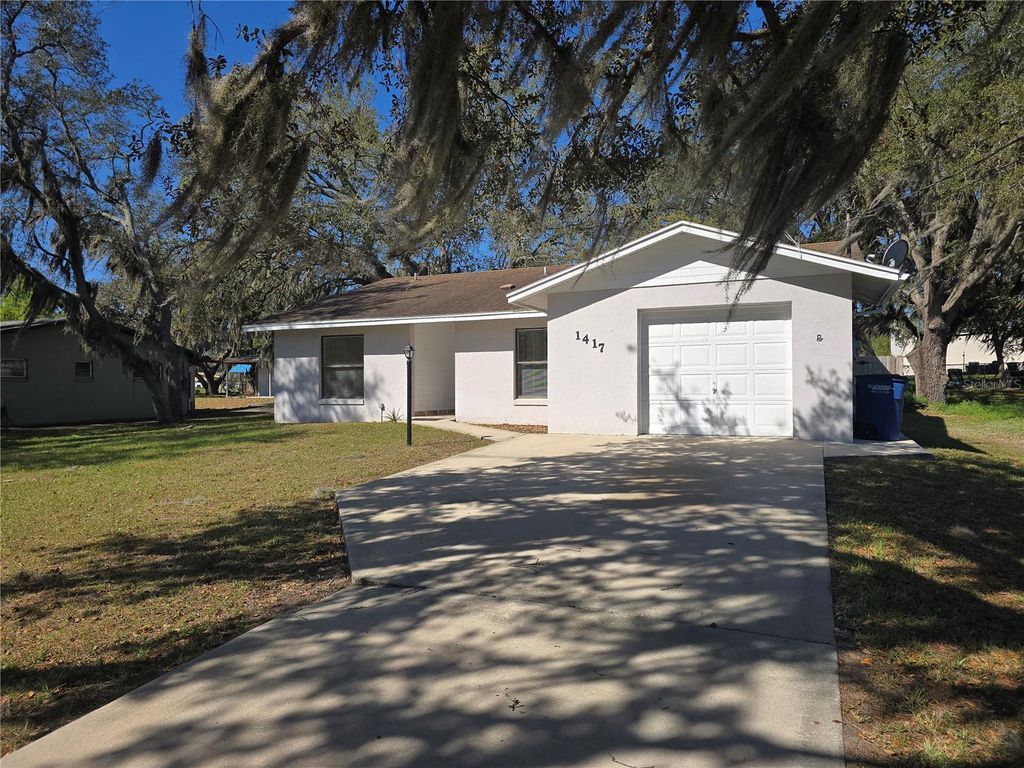 Image 1 of property listing at 1417 CORNELIA AVENUE, Sebring, FL 33870