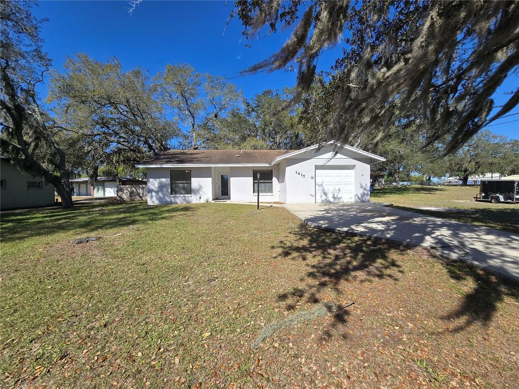 Image 2 of property listing at 1417 CORNELIA AVENUE, Sebring, FL 33870